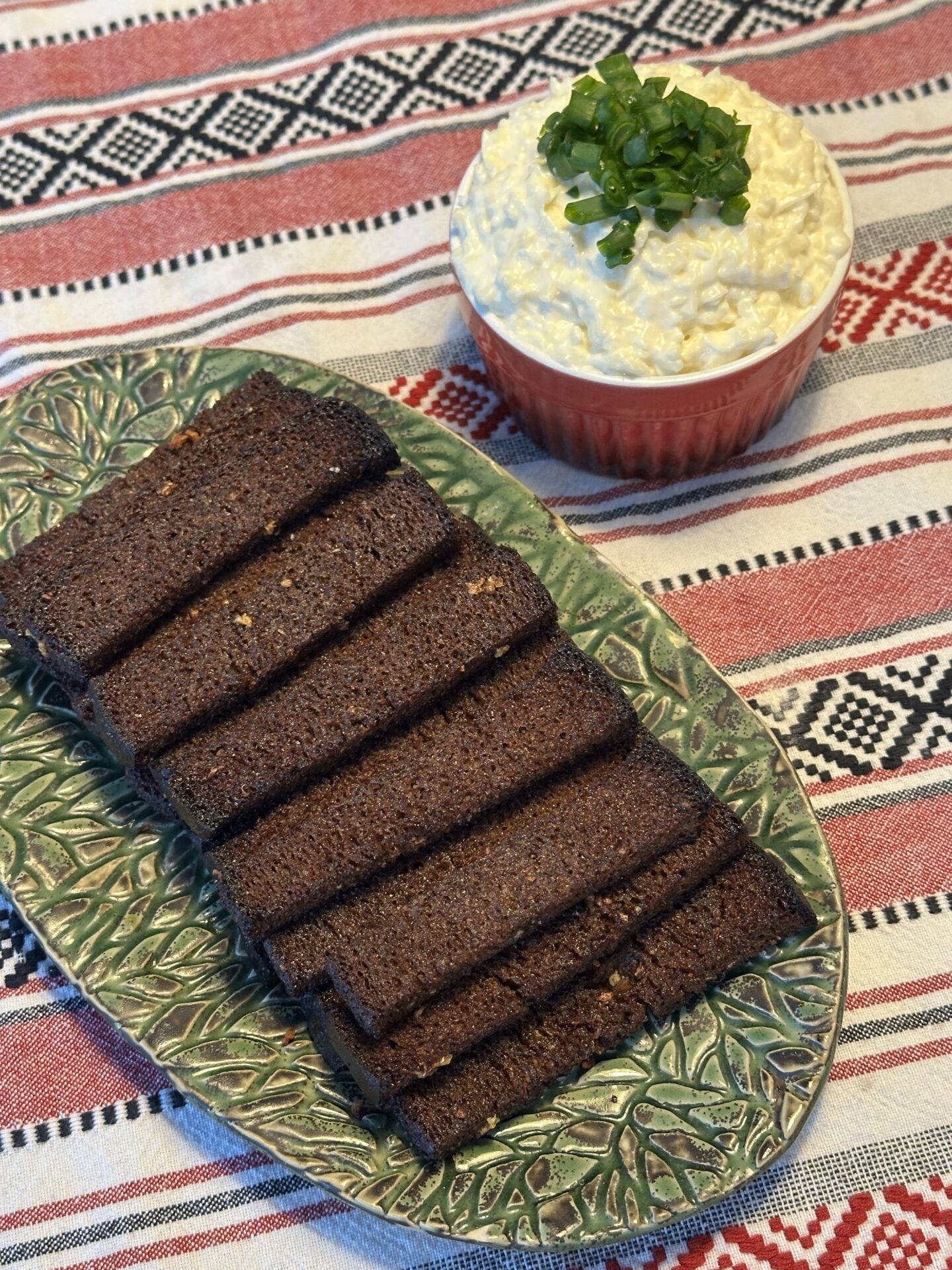 K&uuml;&uuml;slauguleivad juustum&auml;&auml;rdega