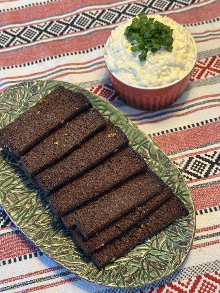 K&uuml;&uuml;slauguleivad juustum&auml;&auml;rdega