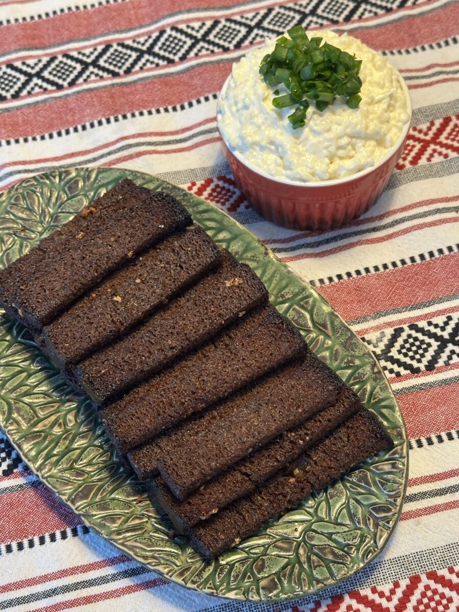 Küüslauguleivad juustumäärdega