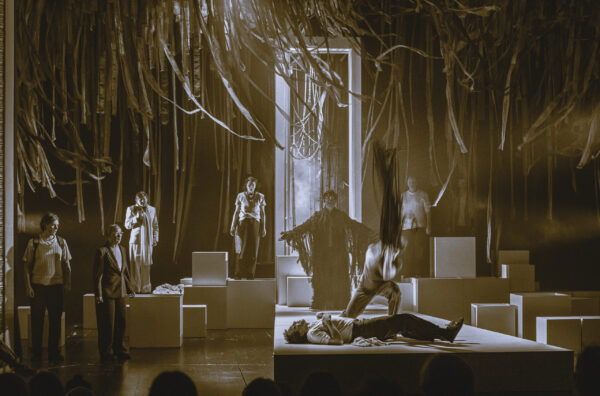 „Koletis kutsub“ Rahvusteatris Vanemuine